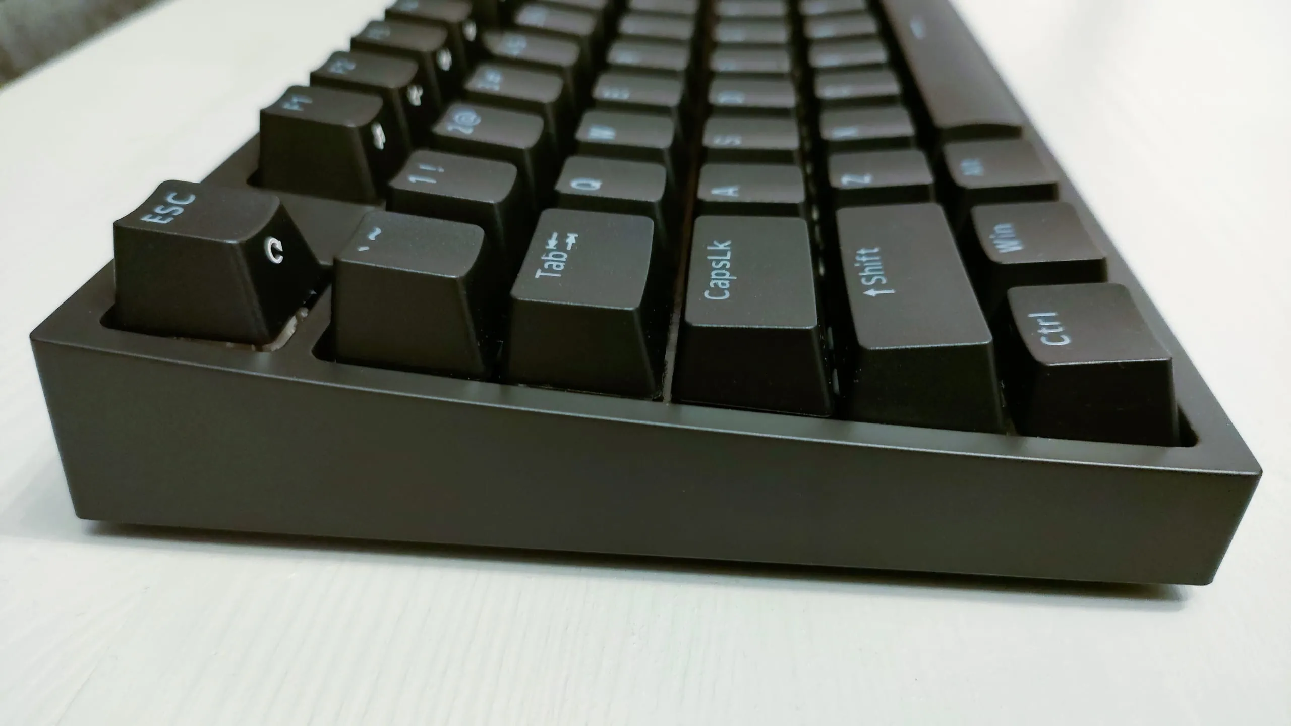 Genesis Thor 404 TKL