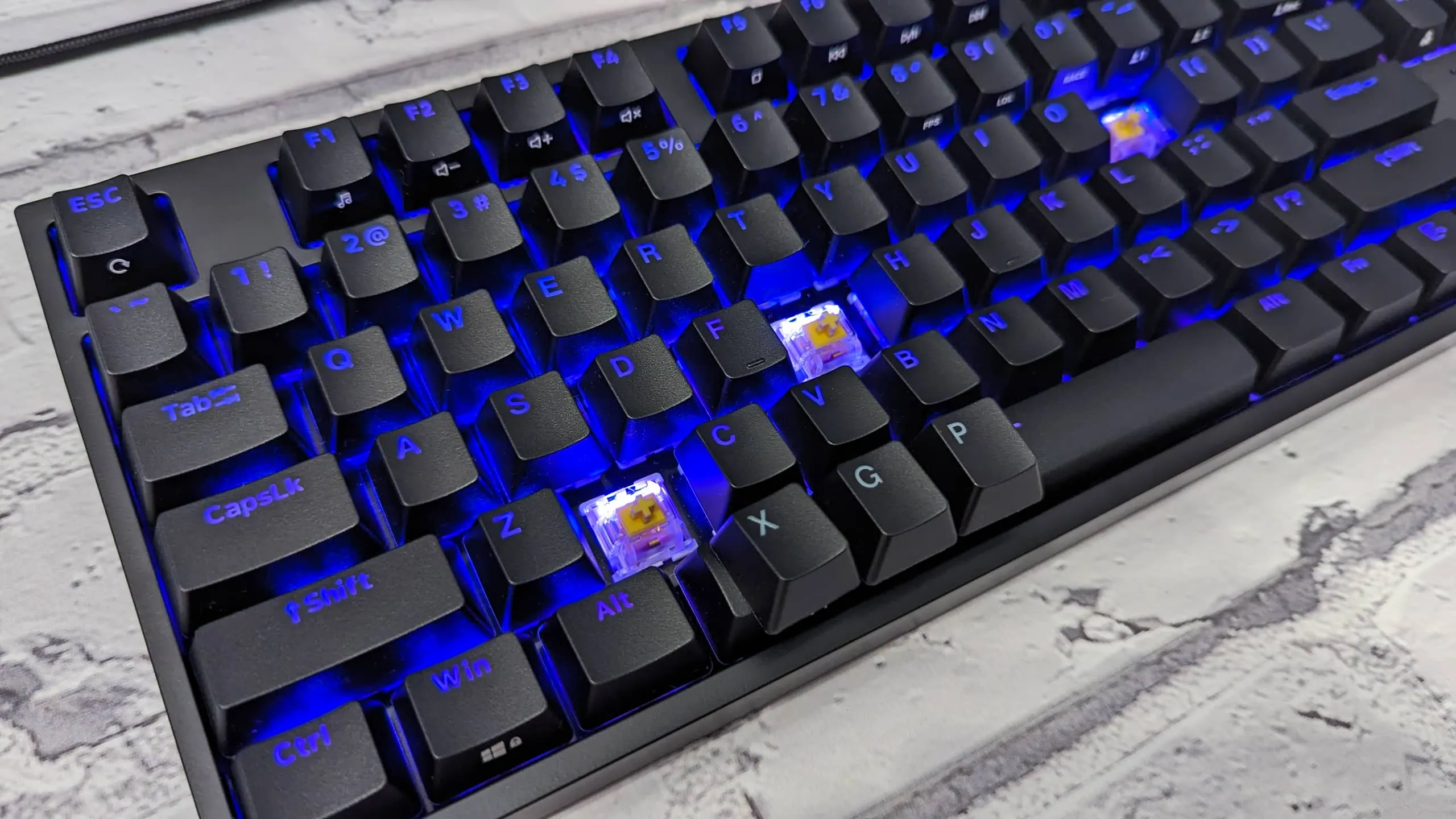 Genesis Thor 404 TKL