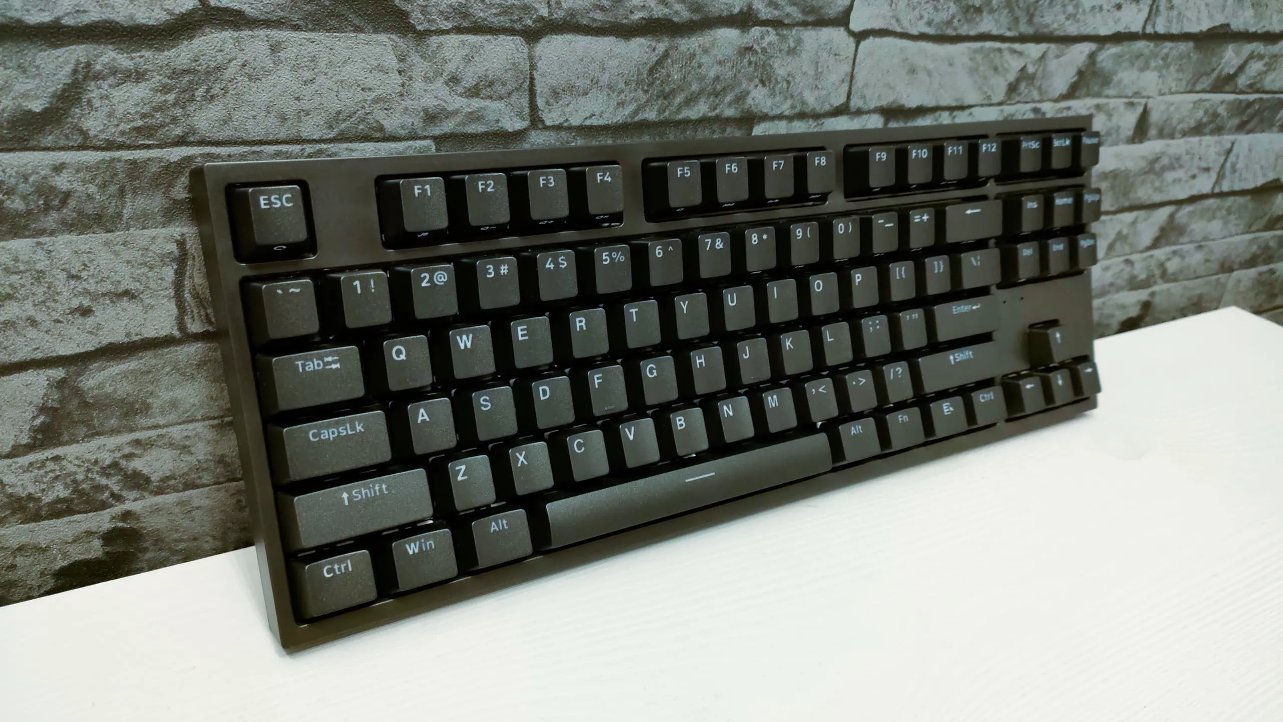 Genesis Thor 404 TKL