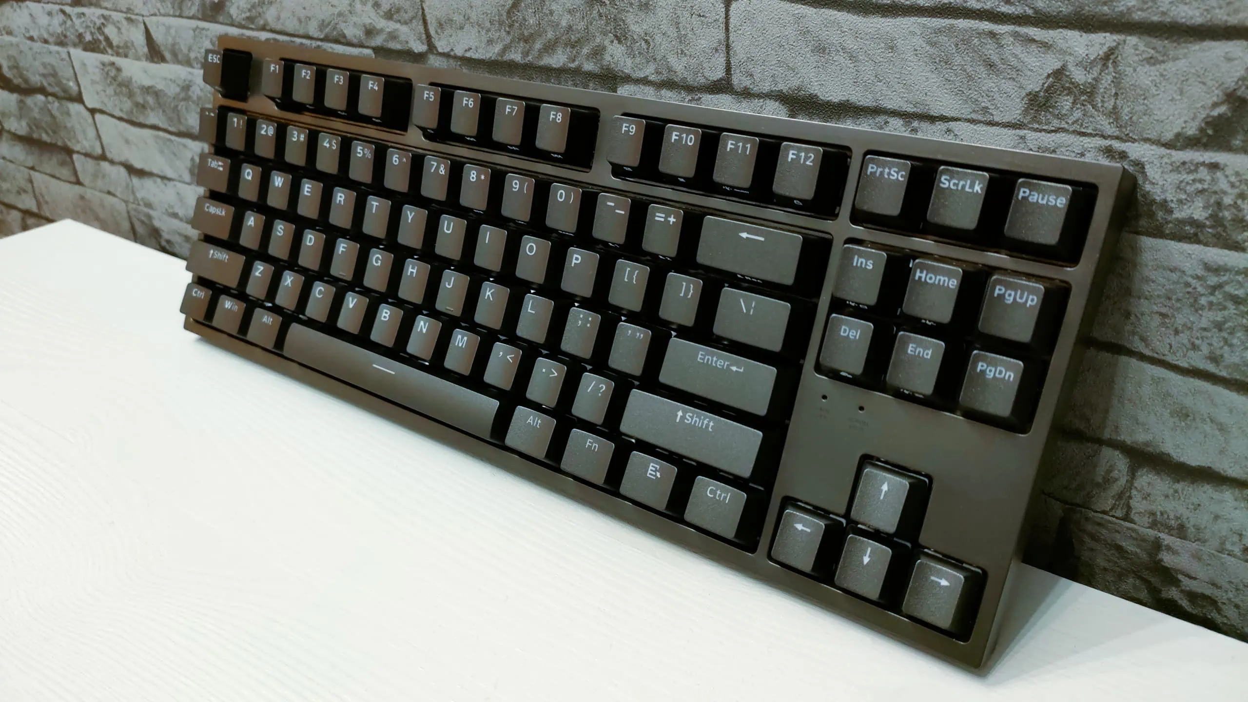 Genesis Thor 404 TKL