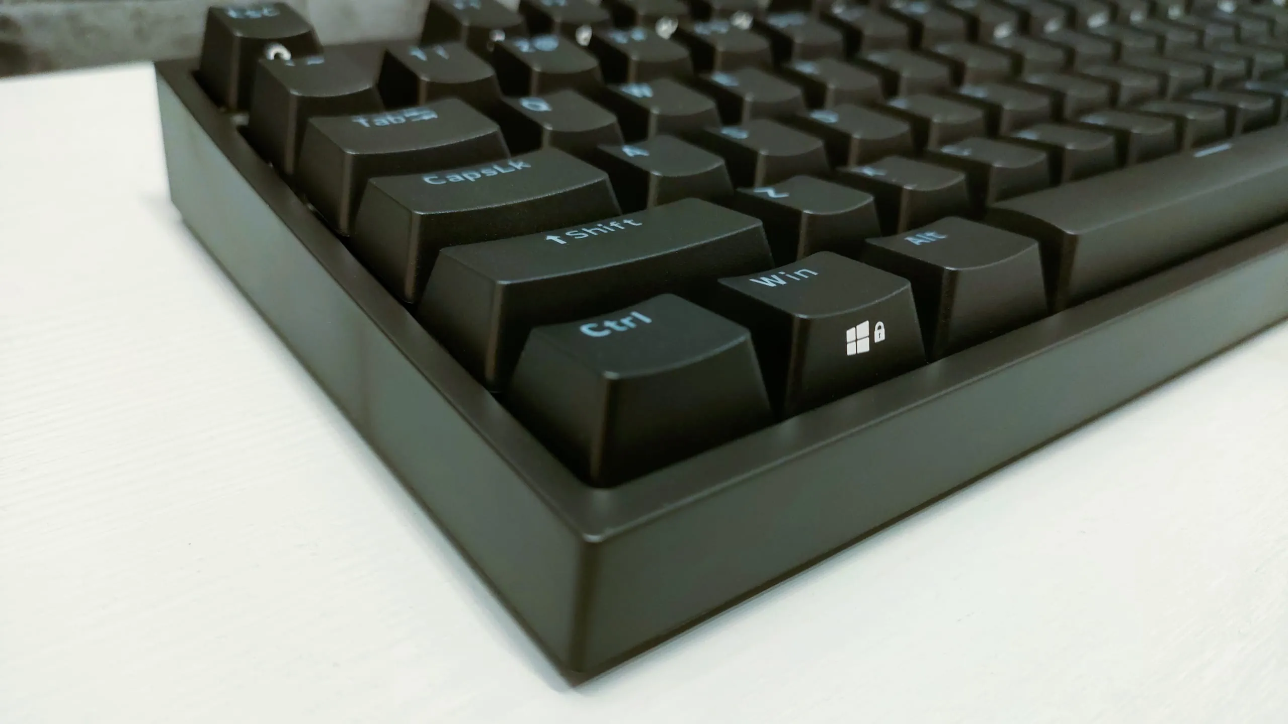 Genesis Thor 404 TKL