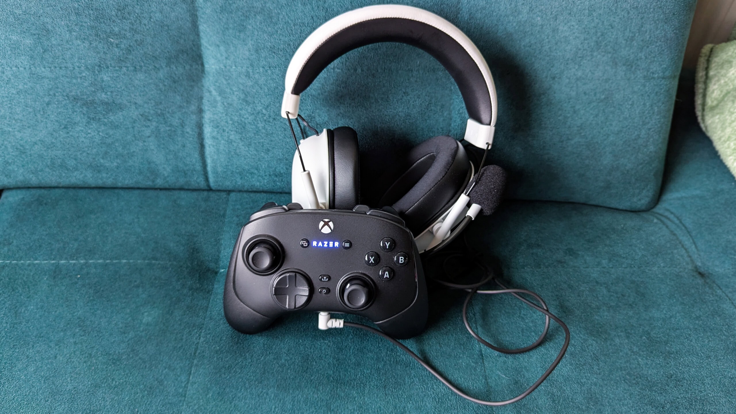 Razer BlackShark V2 X, Razer Wolverine V3 Pro
