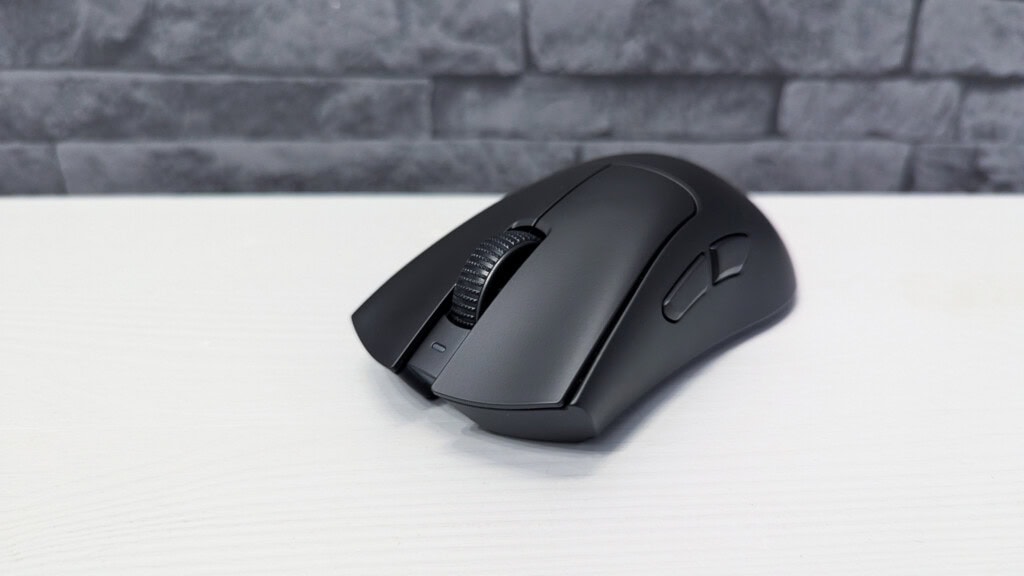 Test Razer DeathAdder V4 Pro. Lekka jak piórko, zabójcza jak jadowity wąż