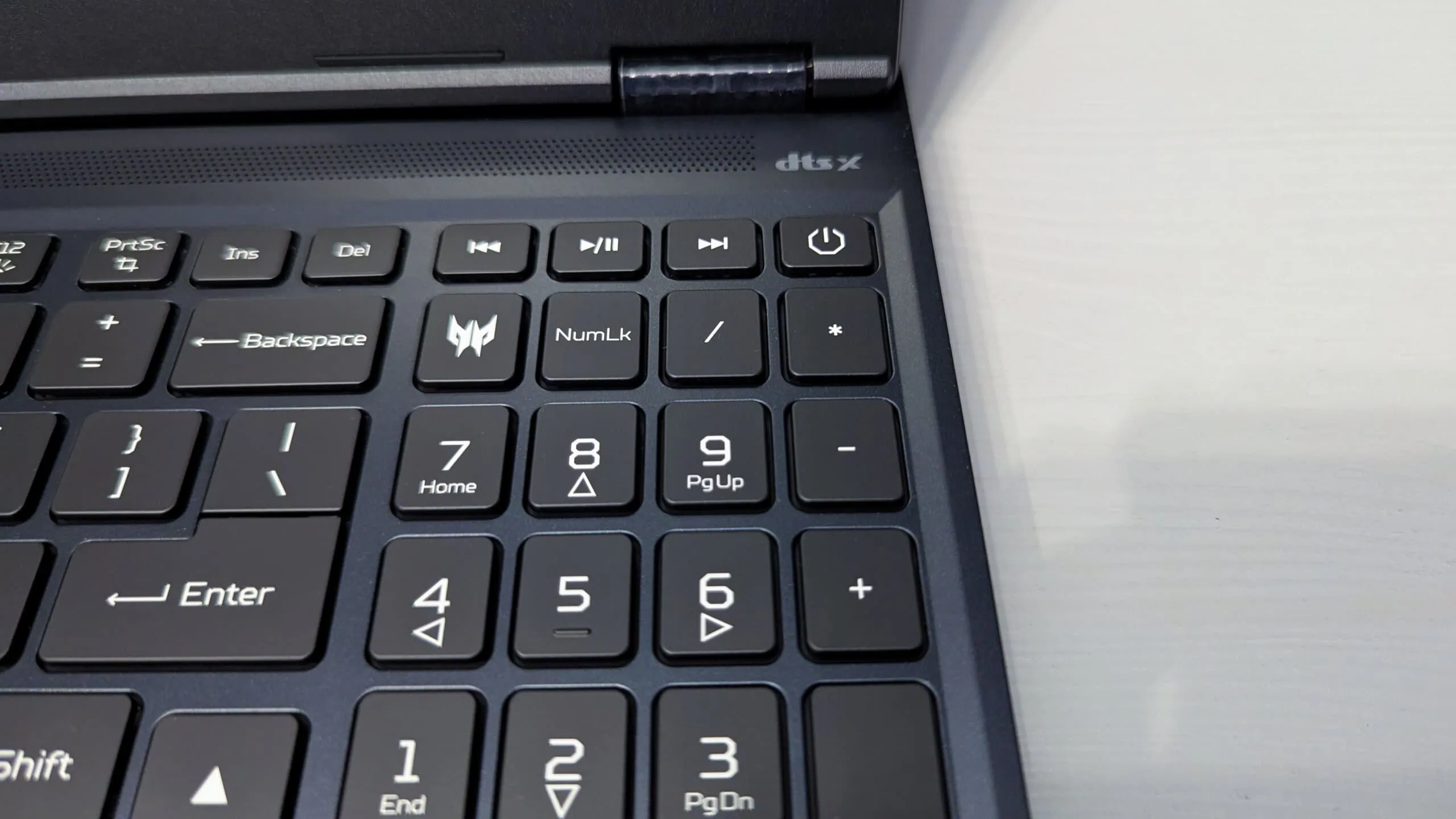 Predator Helios Neo 16S AI