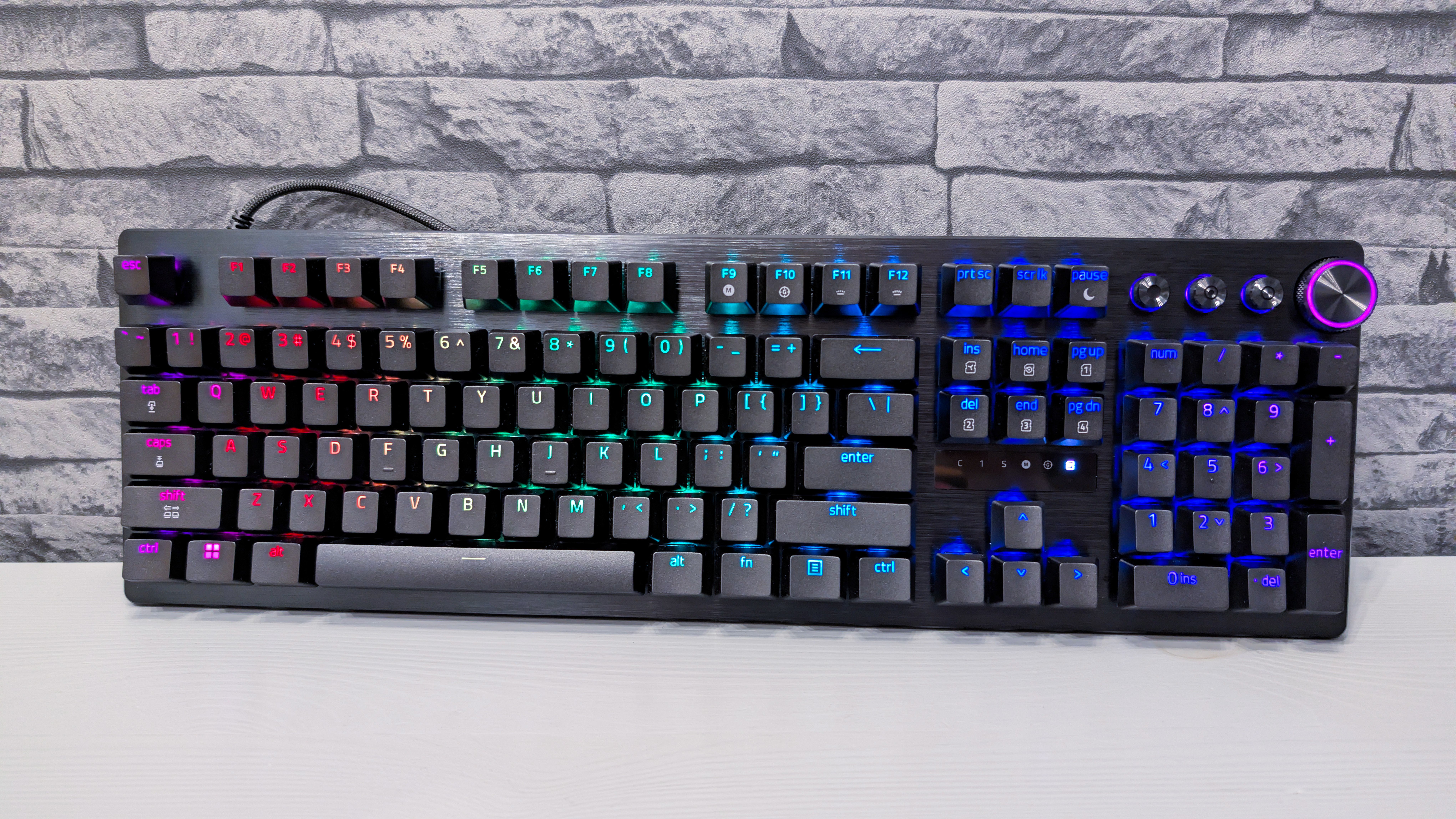 Test Razer Huntsman V3 Pro 8KHz. Piekielnie szybka klawiatura, która może udawać gamepada